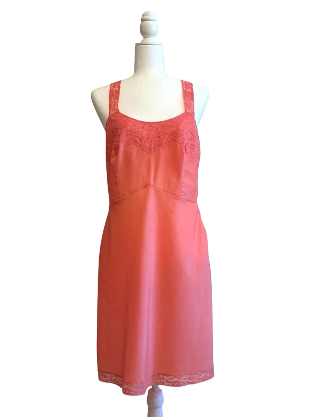 Vintage | Coral Pink Lace Trimmed Pin Up Slip - Picture 5 of 13
